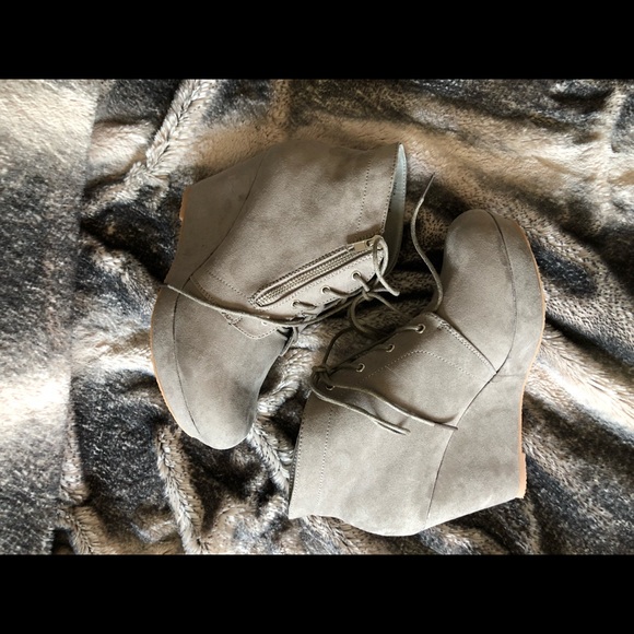 Grey lace-up wedges - Picture 2 of 5